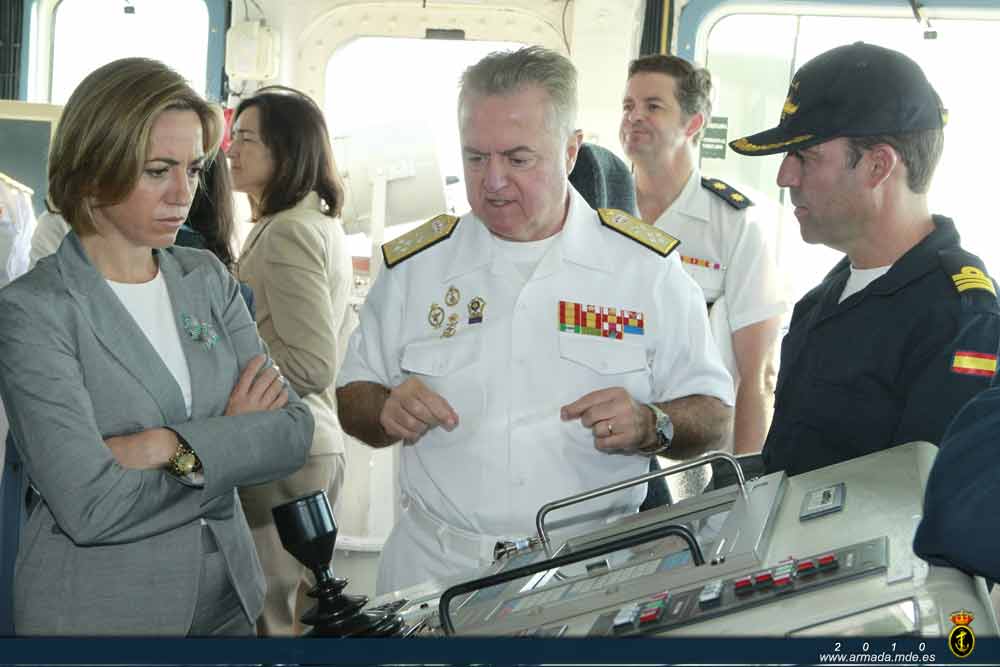 El Almirante Jefe de Estado Mayor de la Armada comenta las particularidades del puente de gobierno de estos tipos de unidades